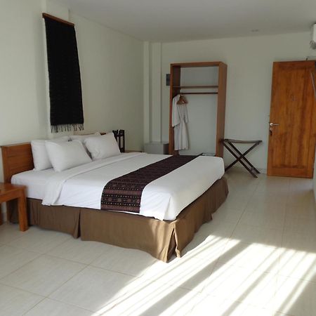 Luwansa Beach Hotel Labuan Bajo Ngoại thất bức ảnh