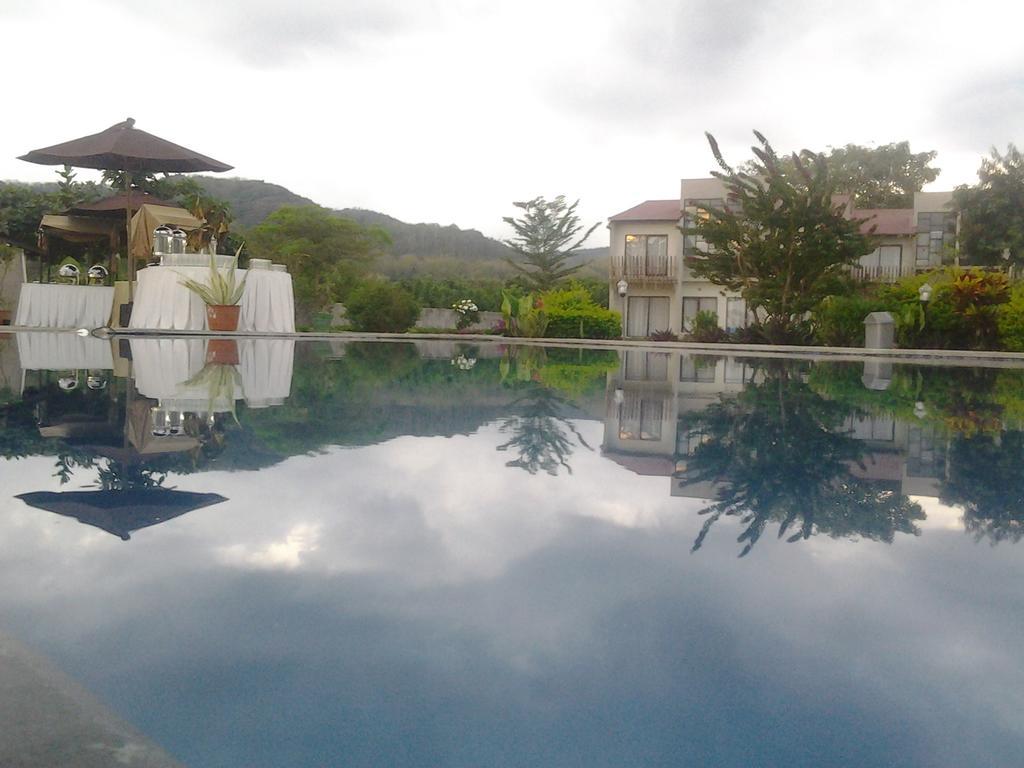 Luwansa Beach Hotel Labuan Bajo Ngoại thất bức ảnh