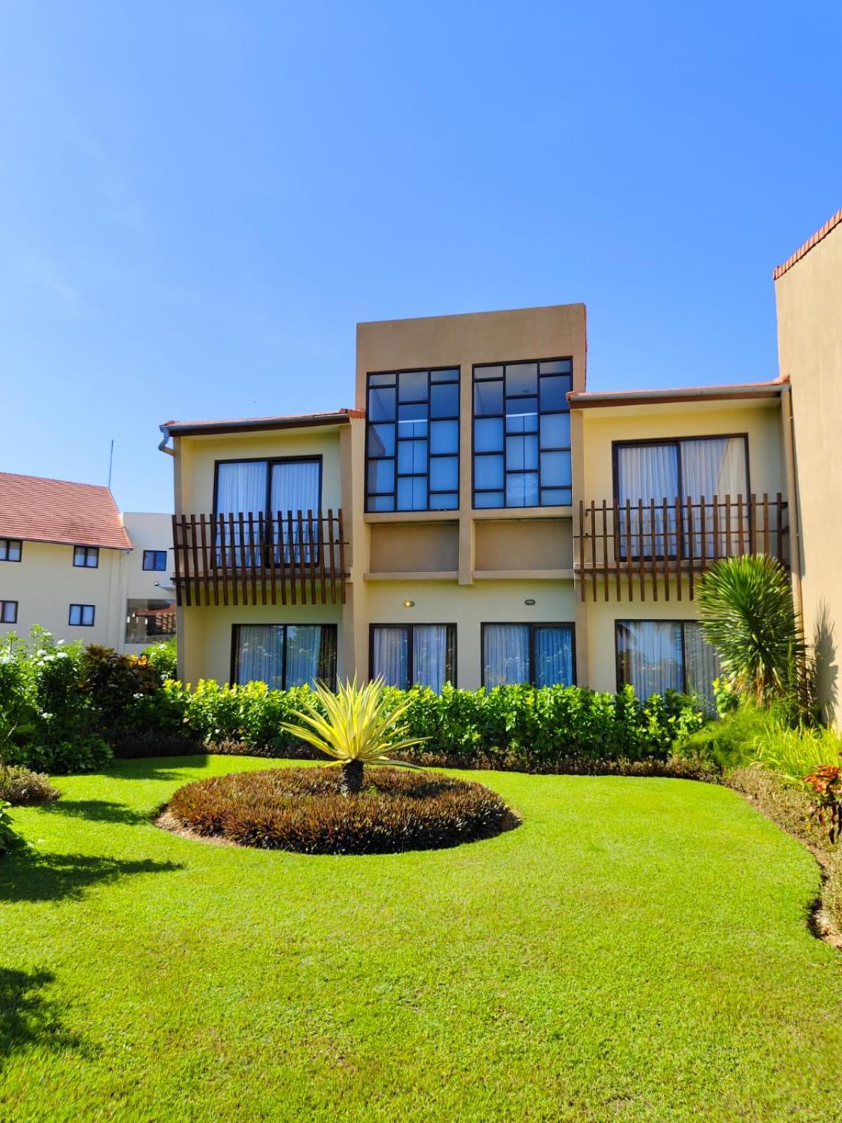 Luwansa Beach Hotel Labuan Bajo Ngoại thất bức ảnh
