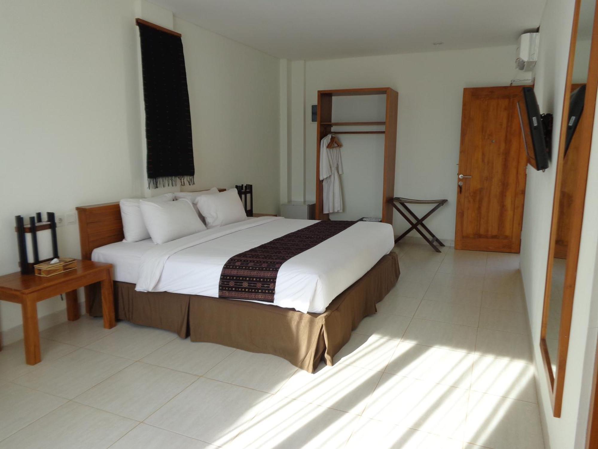 Luwansa Beach Hotel Labuan Bajo Ngoại thất bức ảnh