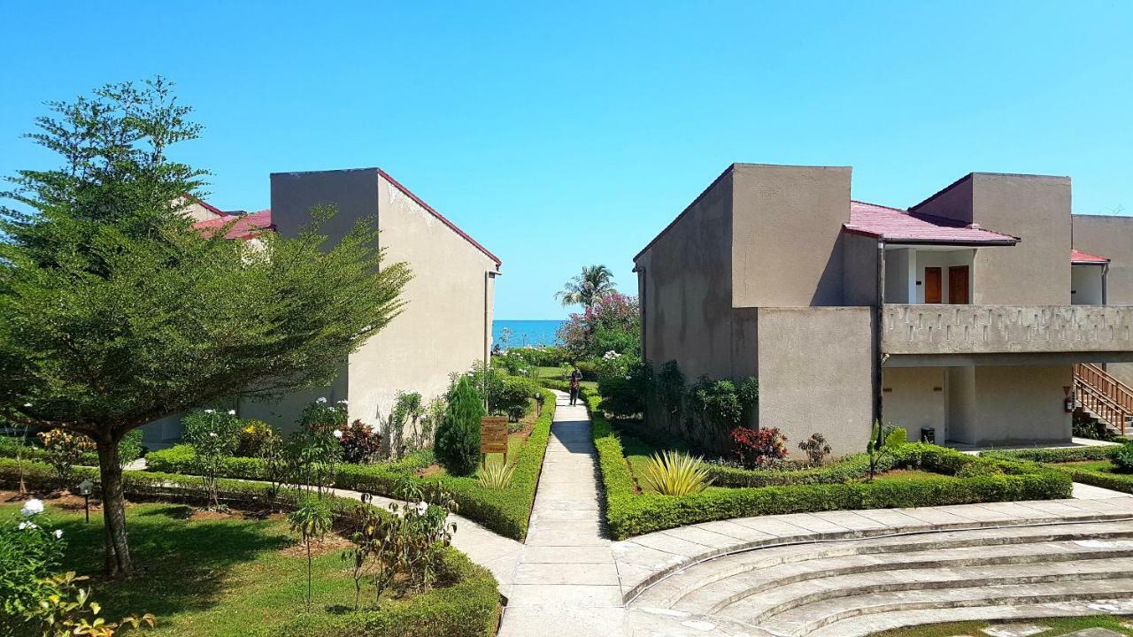 Luwansa Beach Hotel Labuan Bajo Ngoại thất bức ảnh