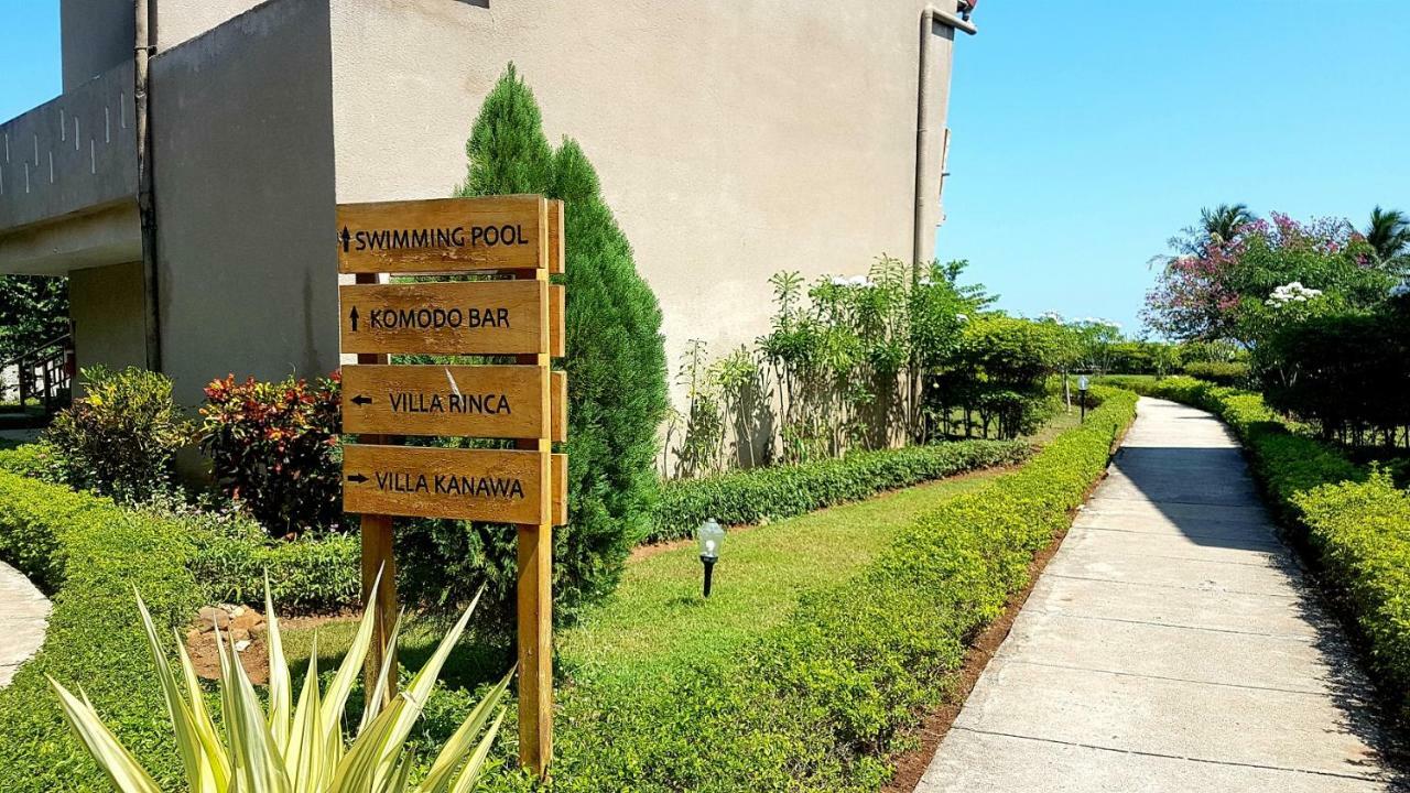 Luwansa Beach Hotel Labuan Bajo Ngoại thất bức ảnh