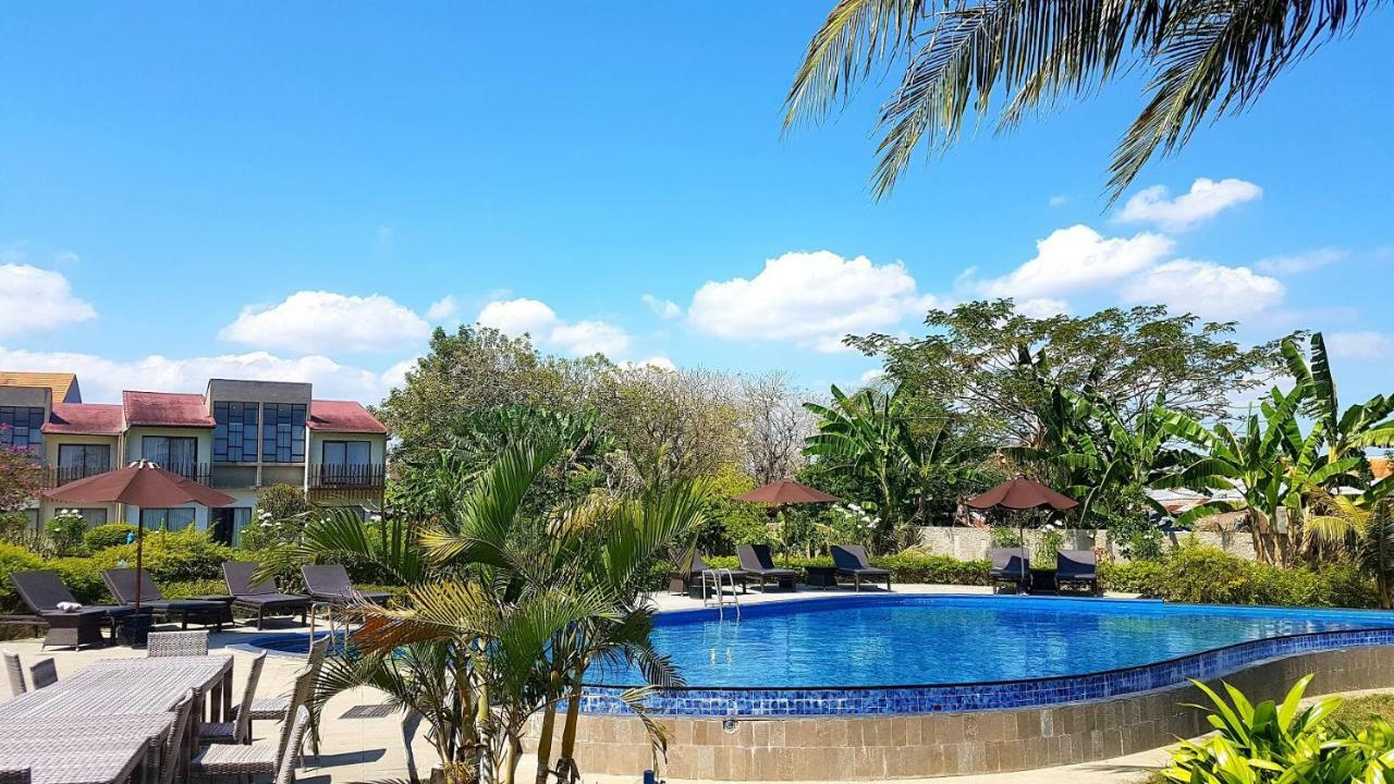 Luwansa Beach Hotel Labuan Bajo Ngoại thất bức ảnh