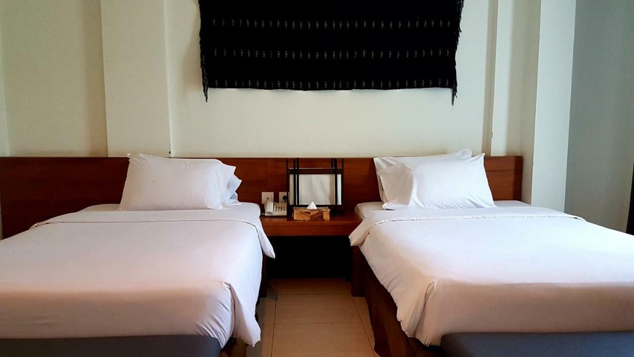 Luwansa Beach Hotel Labuan Bajo Ngoại thất bức ảnh